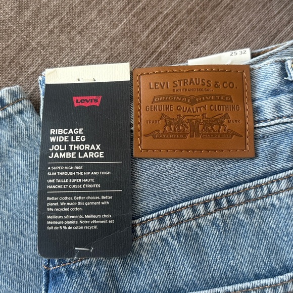Levi’s Ribcage Wide Leg - Picture 2 of 5